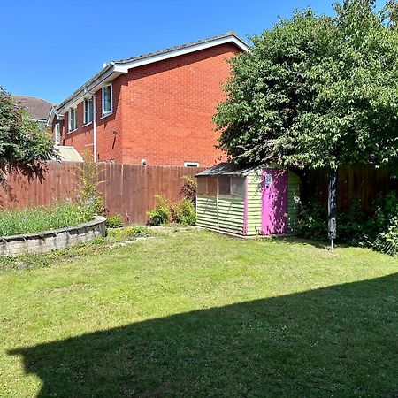 Beautiful House In South Cambridge, 14-Min Drive To The City Centre, Free Parking, No Sofabeds, Sleeps 6 Екстериор снимка