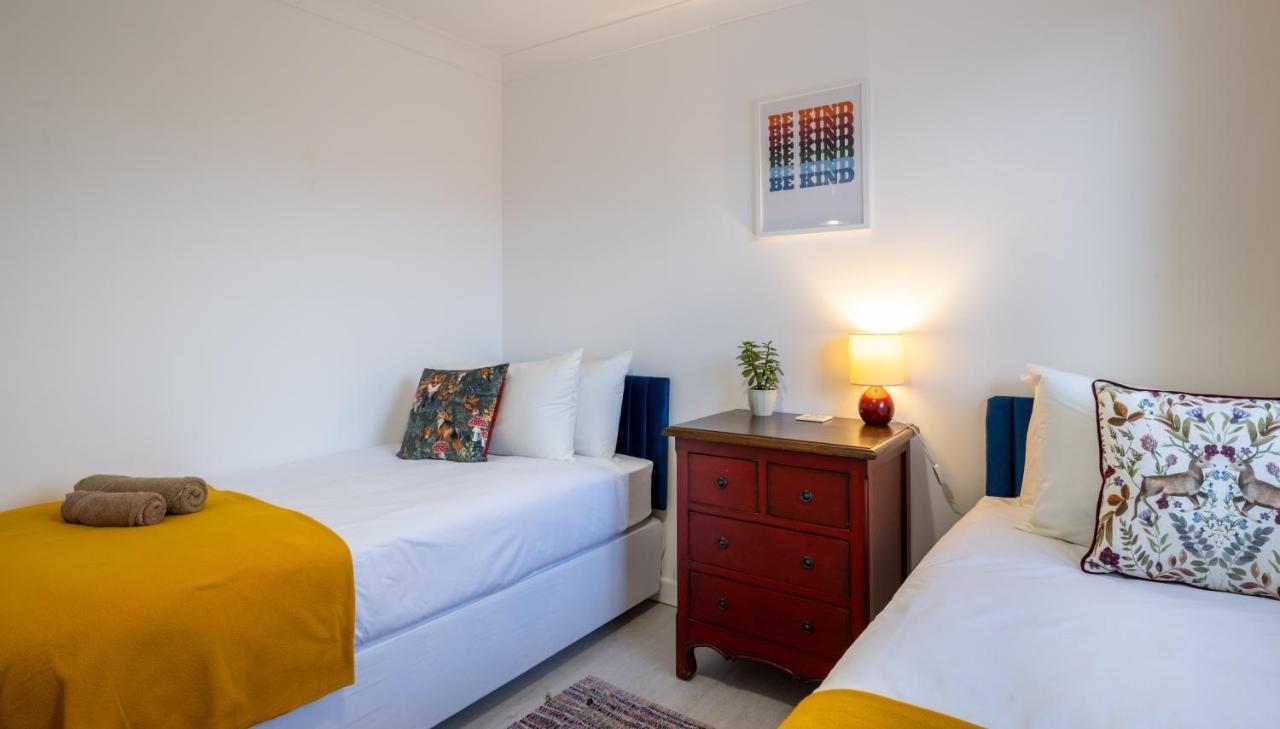 Beautiful House In South Cambridge, 14-Min Drive To The City Centre, Free Parking, No Sofabeds, Sleeps 6 Екстериор снимка