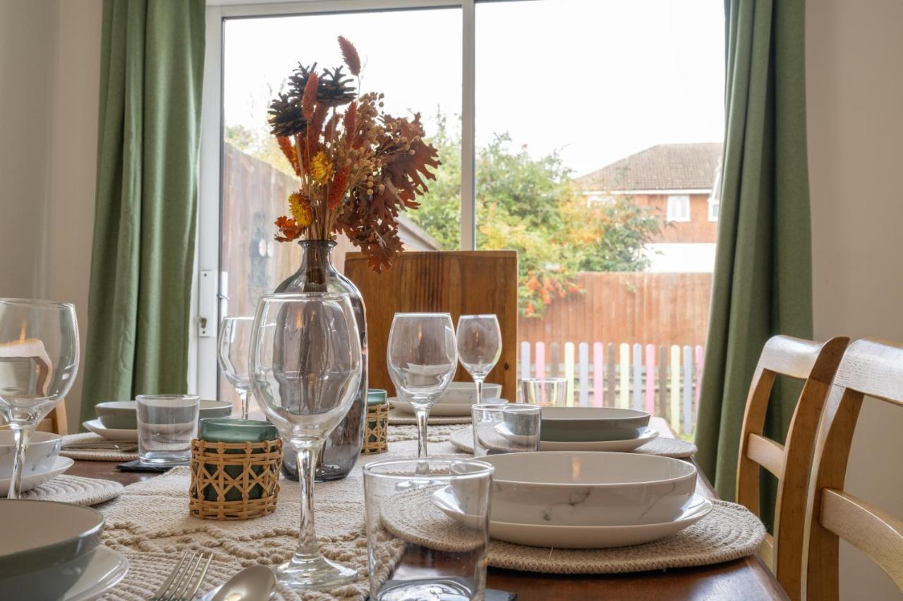 Beautiful House In South Cambridge, 14-Min Drive To The City Centre, Free Parking, No Sofabeds, Sleeps 6 Екстериор снимка