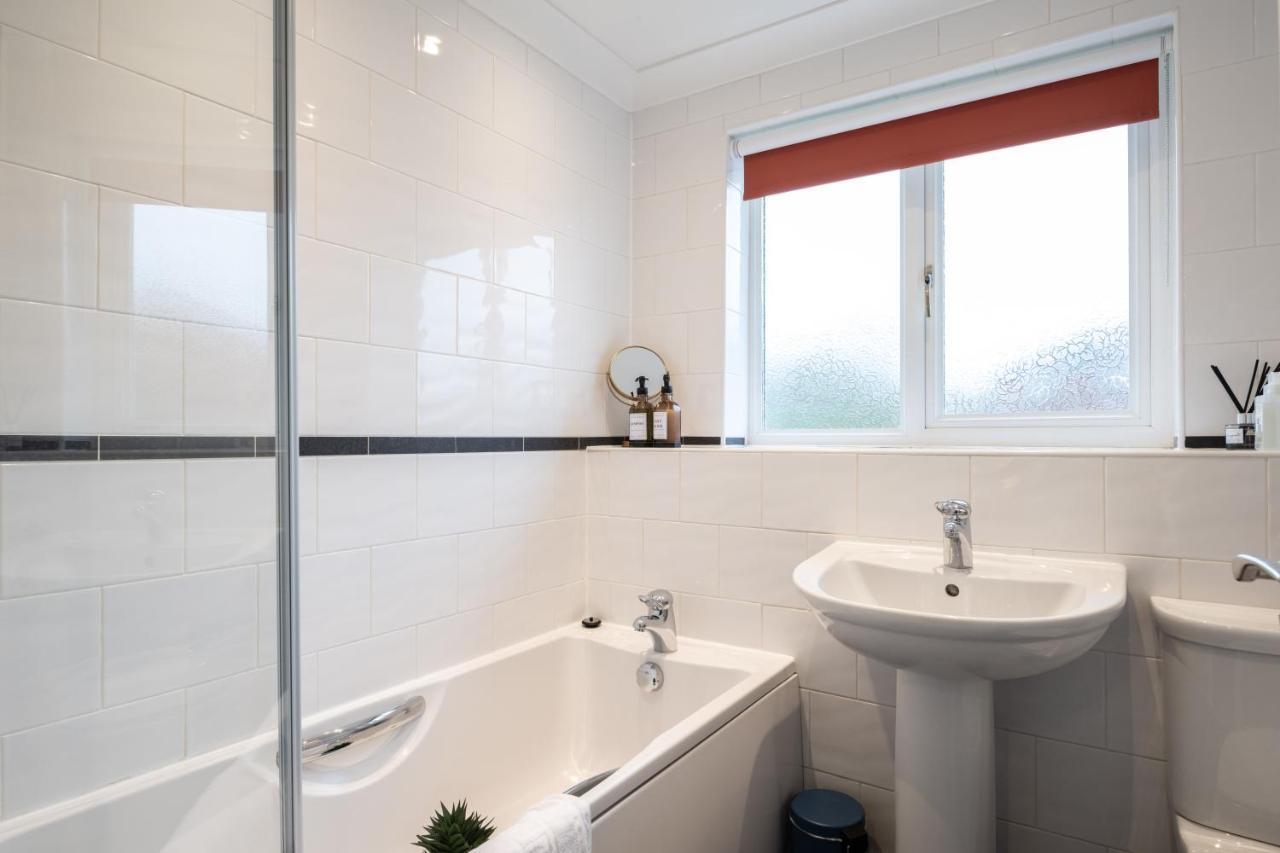 Beautiful House In South Cambridge, 14-Min Drive To The City Centre, Free Parking, No Sofabeds, Sleeps 6 Екстериор снимка