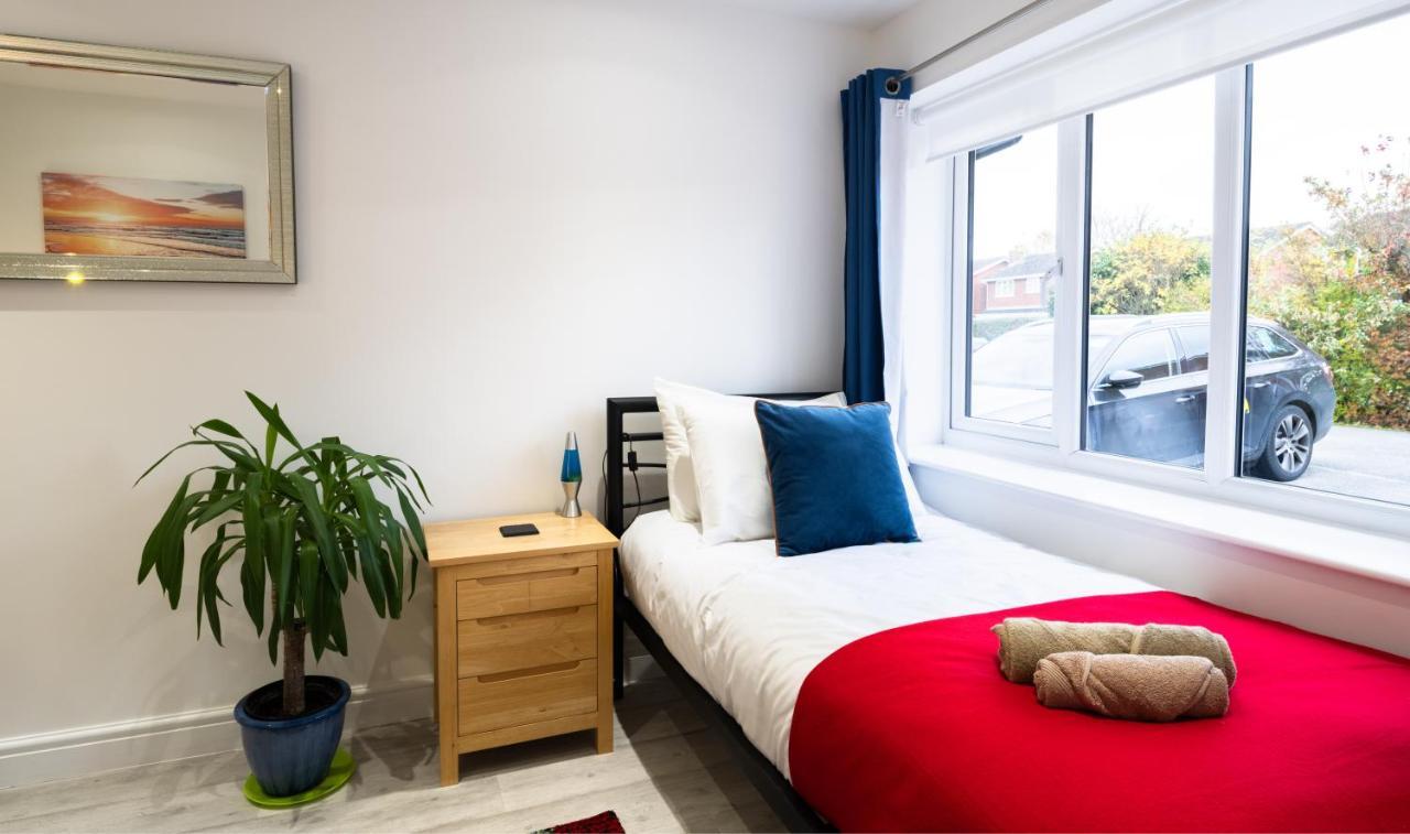 Beautiful House In South Cambridge, 14-Min Drive To The City Centre, Free Parking, No Sofabeds, Sleeps 6 Екстериор снимка