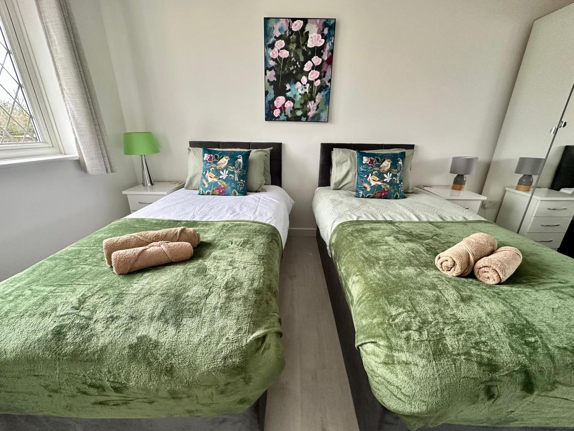 Beautiful House In South Cambridge, 14-Min Drive To The City Centre, Free Parking, No Sofabeds, Sleeps 6 Екстериор снимка