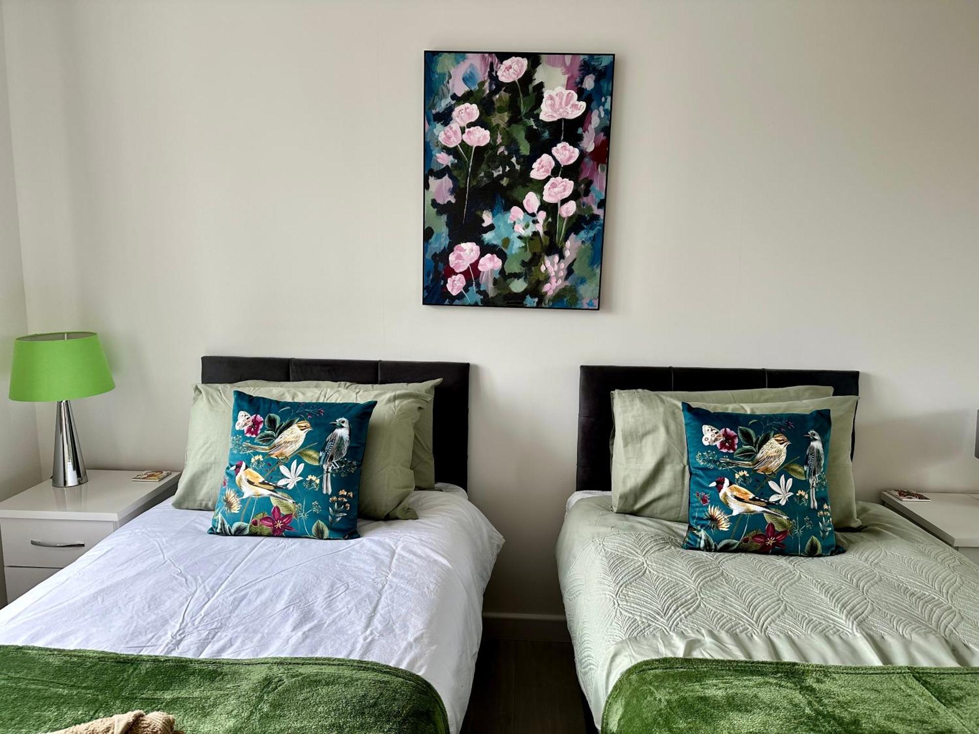 Beautiful House In South Cambridge, 14-Min Drive To The City Centre, Free Parking, No Sofabeds, Sleeps 6 Екстериор снимка